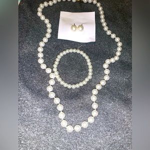 Vintage Hand Knotted Pearl String Necklace Bracelet Elasticized Clip Earrings